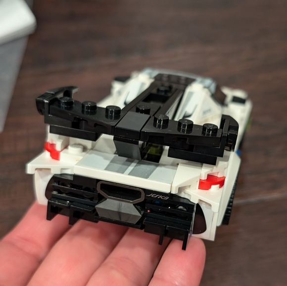 LEGO Speed Champions Keonigsegg Jesko (76900) White and Black Race Car Lego Set - Picture 6 of 10